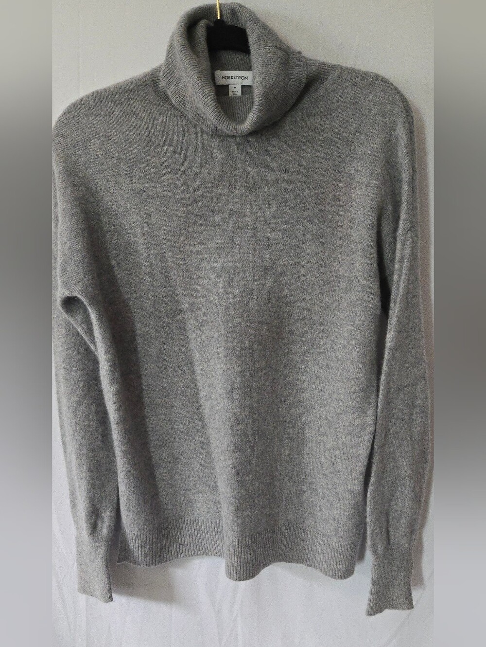Nordstrom 100% Cashmere Light Gray Turtleneck Soft Sweater Women's M